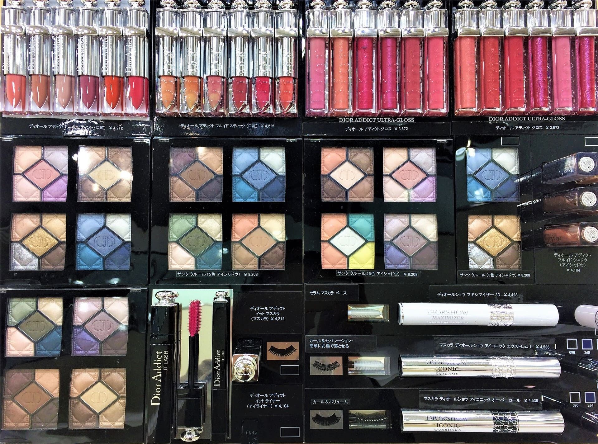 cosmetics-g19d3b7e86_1920 (1)